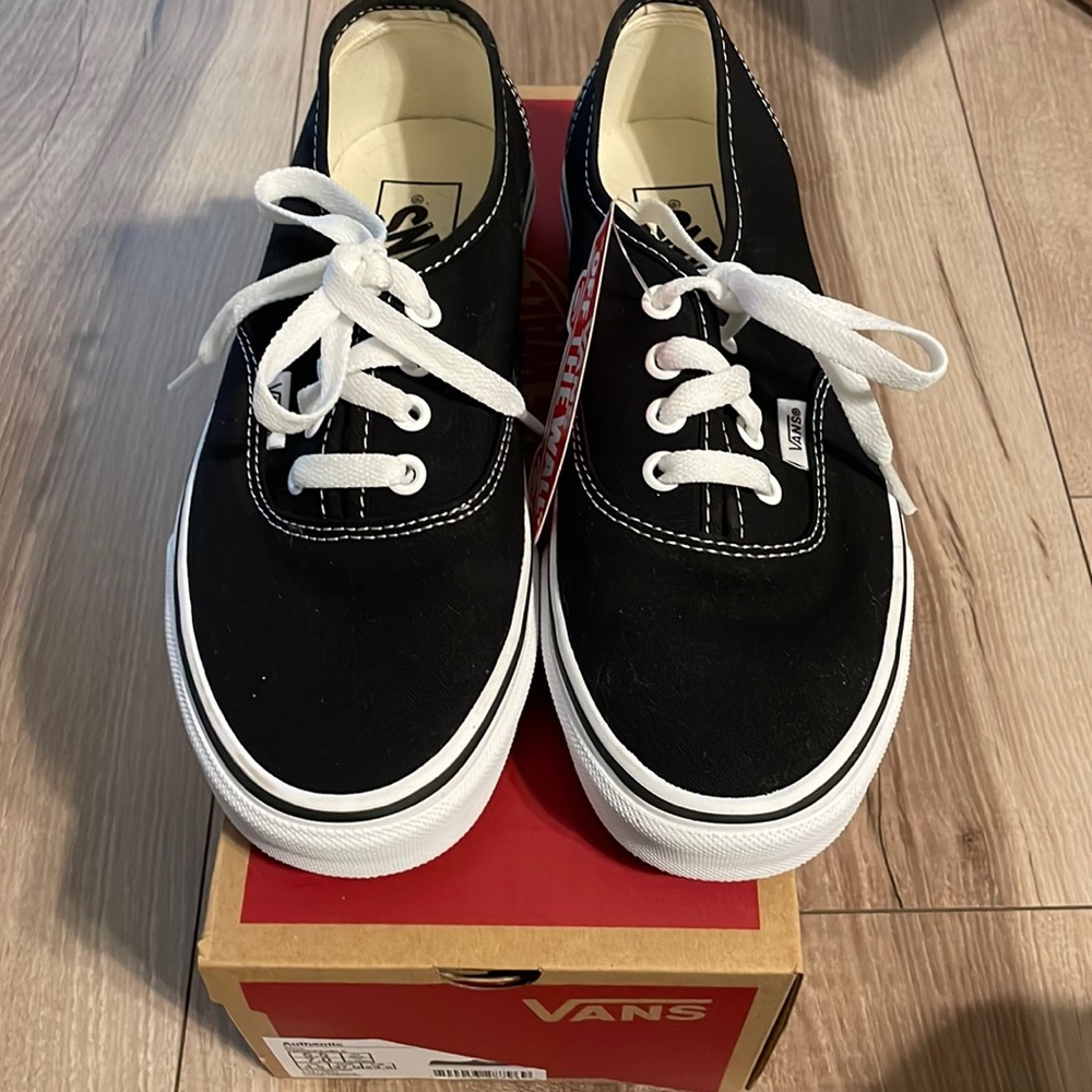 Womens Old Skool Vans. NEW